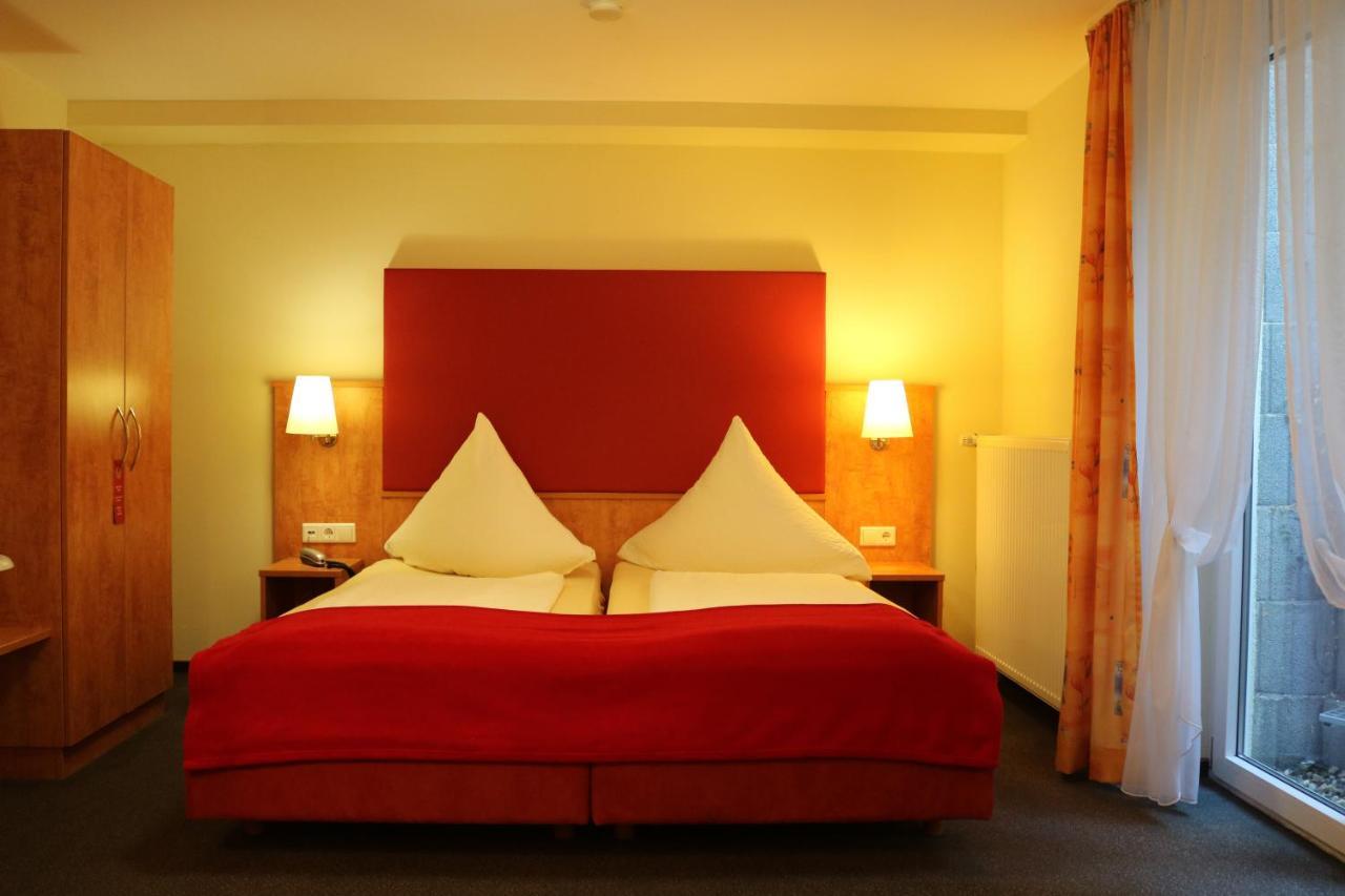 Hotel Haefner Bad Schönborn Esterno foto